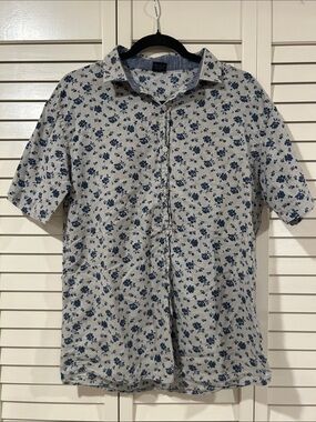 Men's Short-Sleeve Floral Button-Down Shirt - Blue on Light Gray